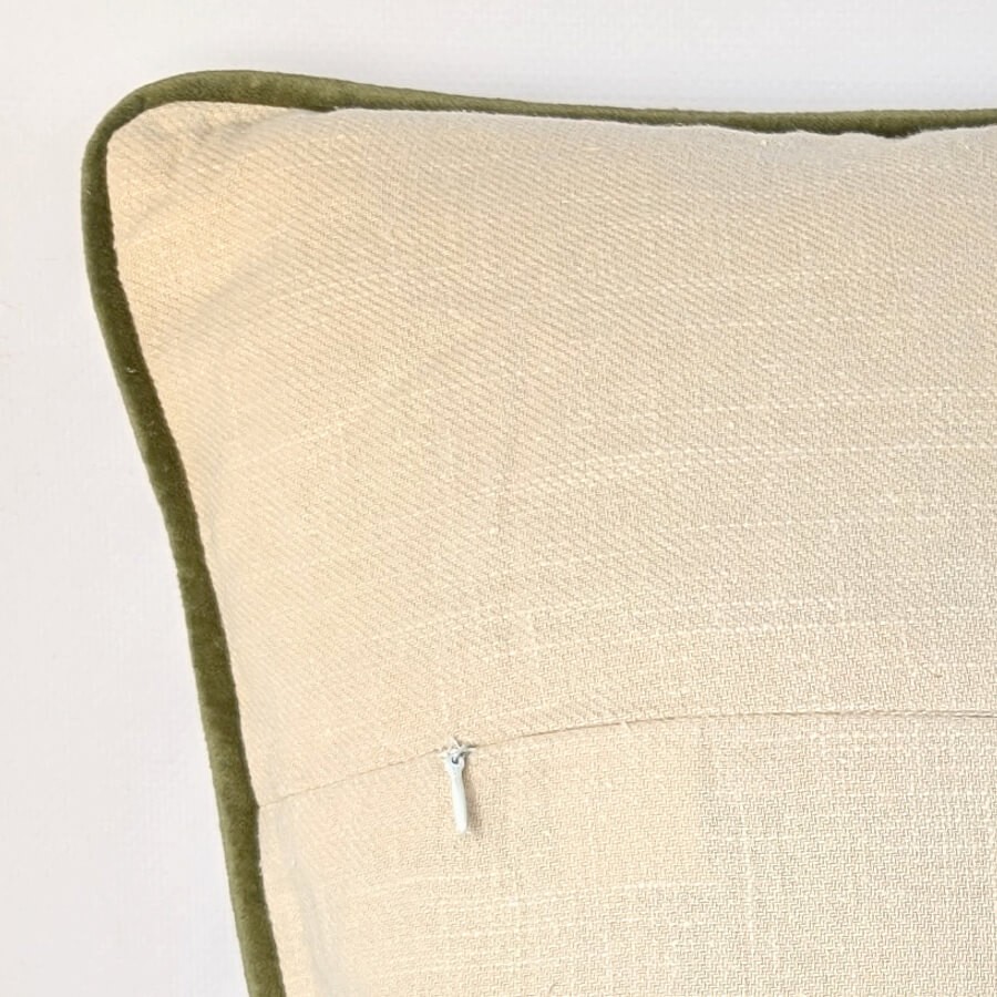 Coussin brodé fleurs des champs en coton – 45×45 cm