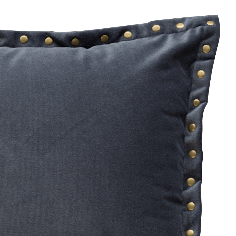 Coussin gris orné de clous dorés 45x45 cm | Deco-Delight.com