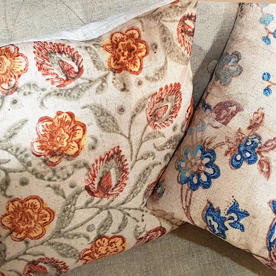 Coussin imprimé fleurs vintage rouge ocre 45×45 cm | Deco-Delight.com