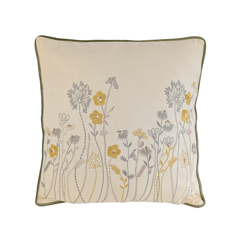 Coussin brodé fleurs des champs en coton 45×45 cm | Deco-Delight.com