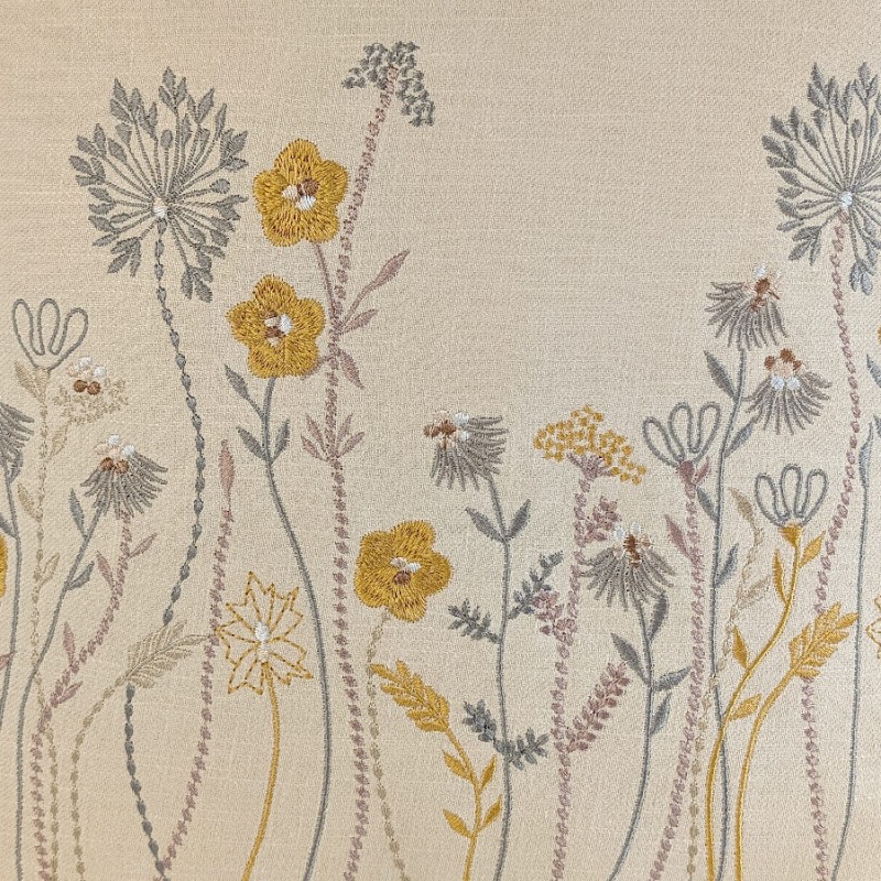 Coussin brodé fleurs des champs en coton 45×45 cm | Deco-Delight.com