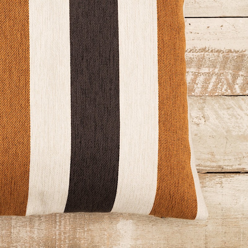 Coussin rayé caramel et chocolat – 45 x 45 cm | Deco-Delight.com