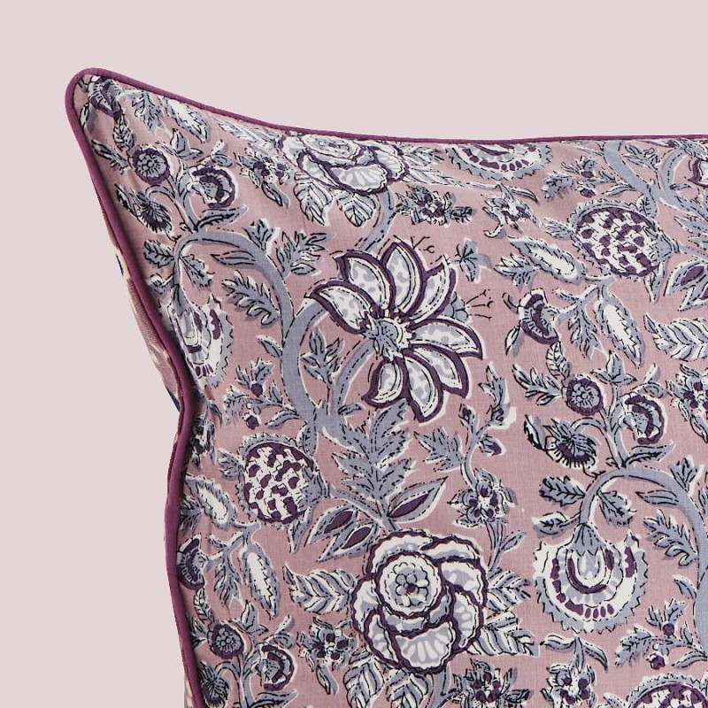 Housse de coussin violet motif floral 40x60 cm | Deco-Delight.com