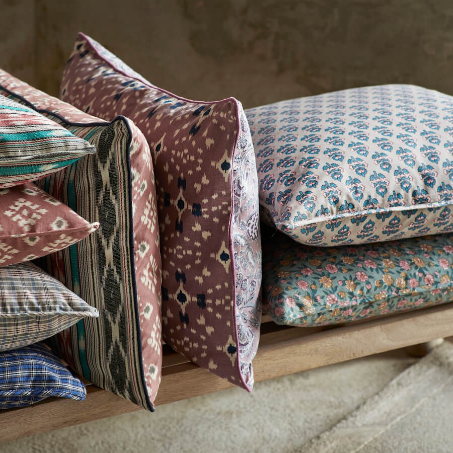 Housse de coussin violet motif floral 40x60 cm | Deco-Delight.com