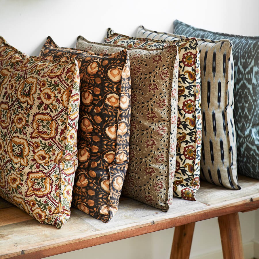 Housse de coussin 50x50 cm motif floral stylisé | Deco-Delight.com