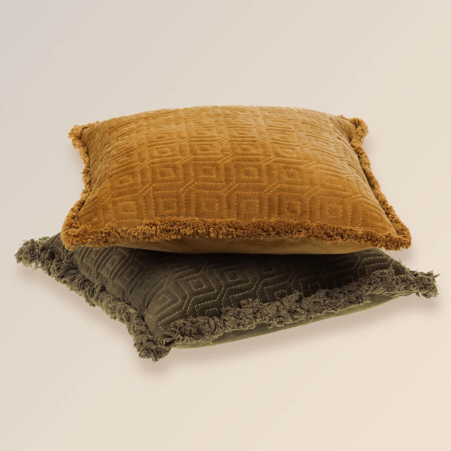 Coussin à franges en velours camel 45x45 cm | Deco-Delight.com