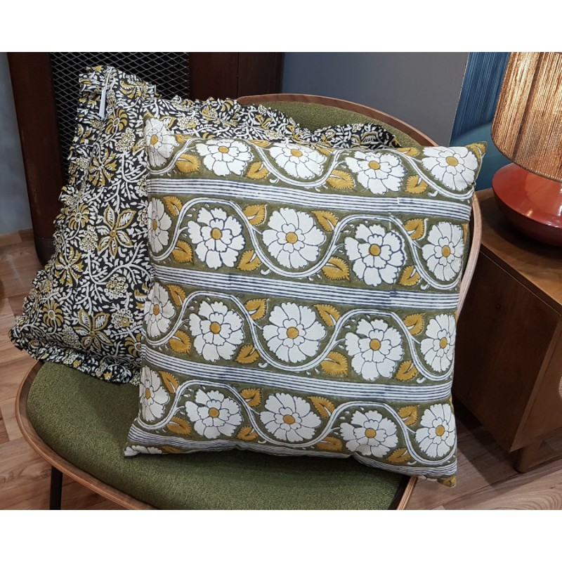 Coussin 50x50 cm - Imprimé Floral à Volant | Deco-Delight.com