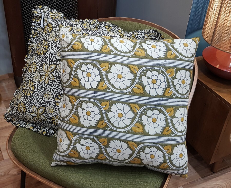 Coussin 50x50 cm - Imprimé Floral à Volant | Deco-Delight.com