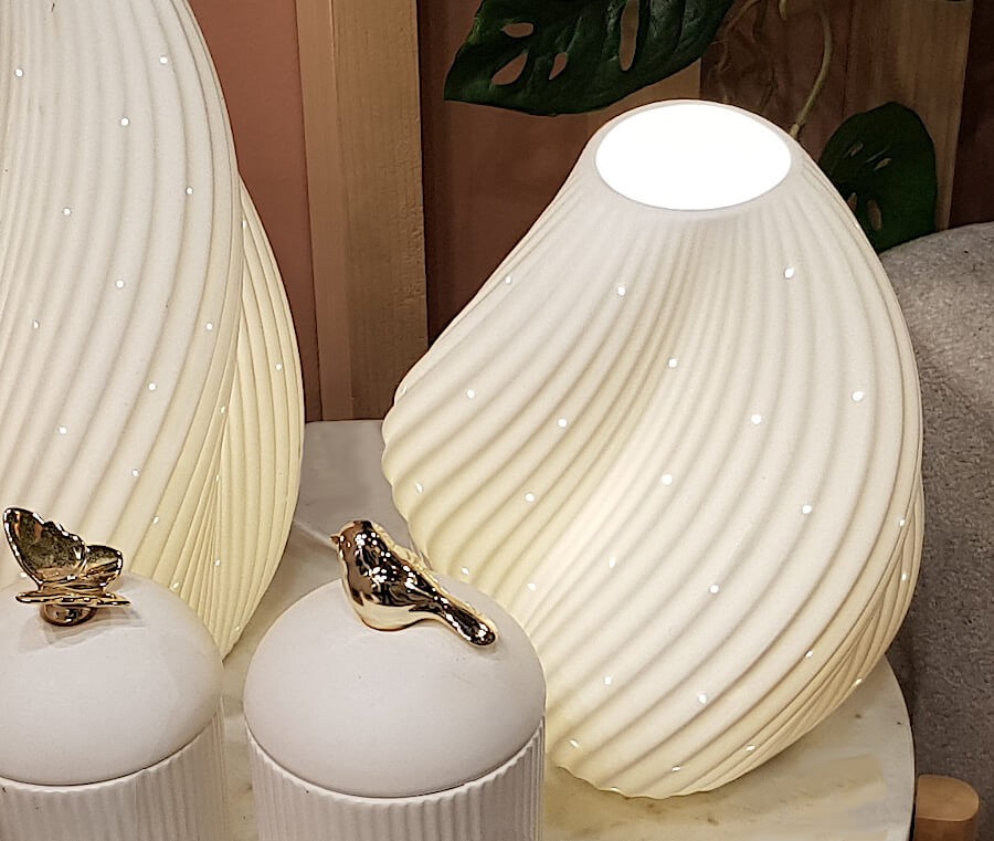 Lampe à poser porcelaine blanche lumineuse H23 cm | Deco-Delight.com