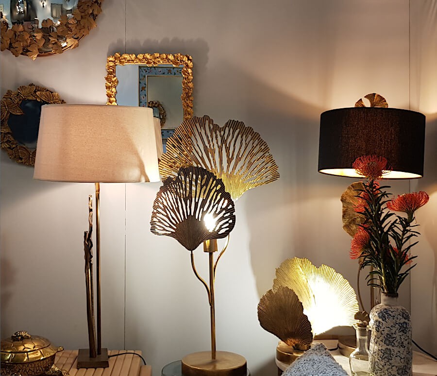 Lampe en métal doré ajouré Feuilles de ginkgo H75cm | Deco-Delight.com