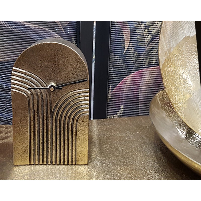 Horloge à poser en métal doré patiné H20 cm