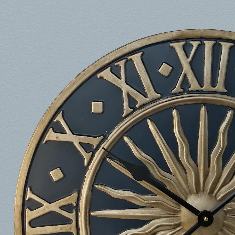 Horloge murale en métal Soleil bleu D55 cm
