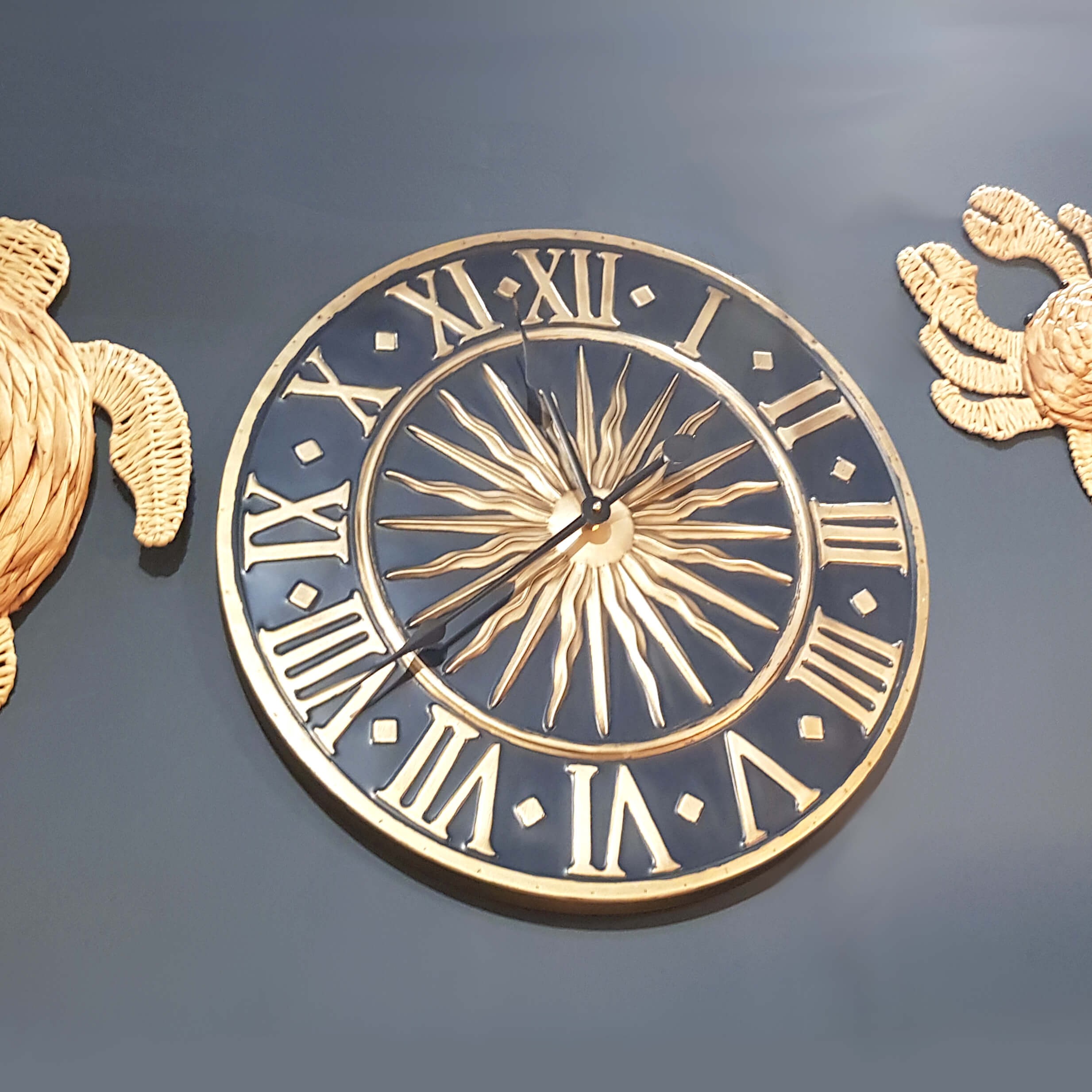 Horloge murale en métal Soleil bleu D55 cm