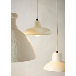 Suspension en métal émaillé ivoire D26 cm | Deco-Delight.com