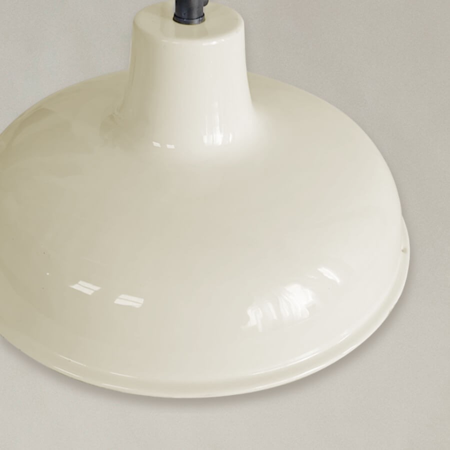 Suspension en métal émaillé ivoire D26 cm | Deco-Delight.com
