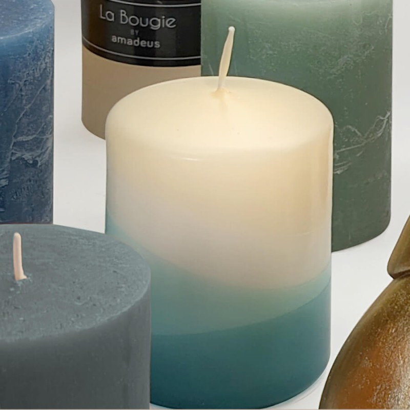 Bougie cylindrique H10 cm Nuances Aquatiques 9 h | Deco-Delight.com