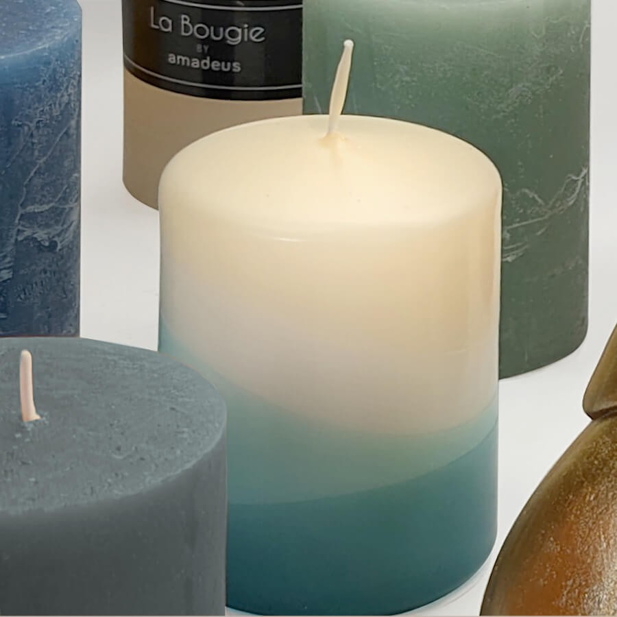 Bougie cylindrique H10 cm Nuances Aquatiques 9 h | Deco-Delight.com