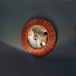 Miroir convexe Soleil Rayonnant résine dorée D22 cm | Deco-Delight.com