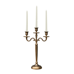 Candélabre classique à trois branches en métal doré avec bougies.