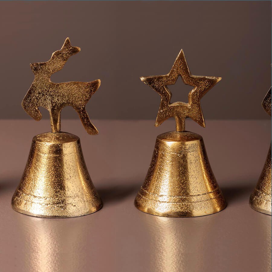 Set de 3 Clochettes en métal doré patiné H10,5 cm | Deco-Delight.com