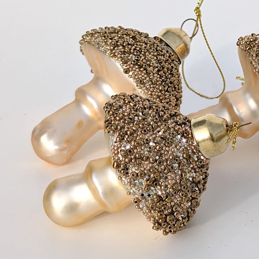 Suspension Champignon de Noël Verre doré H9,5 cm | Deco-Delight.com
