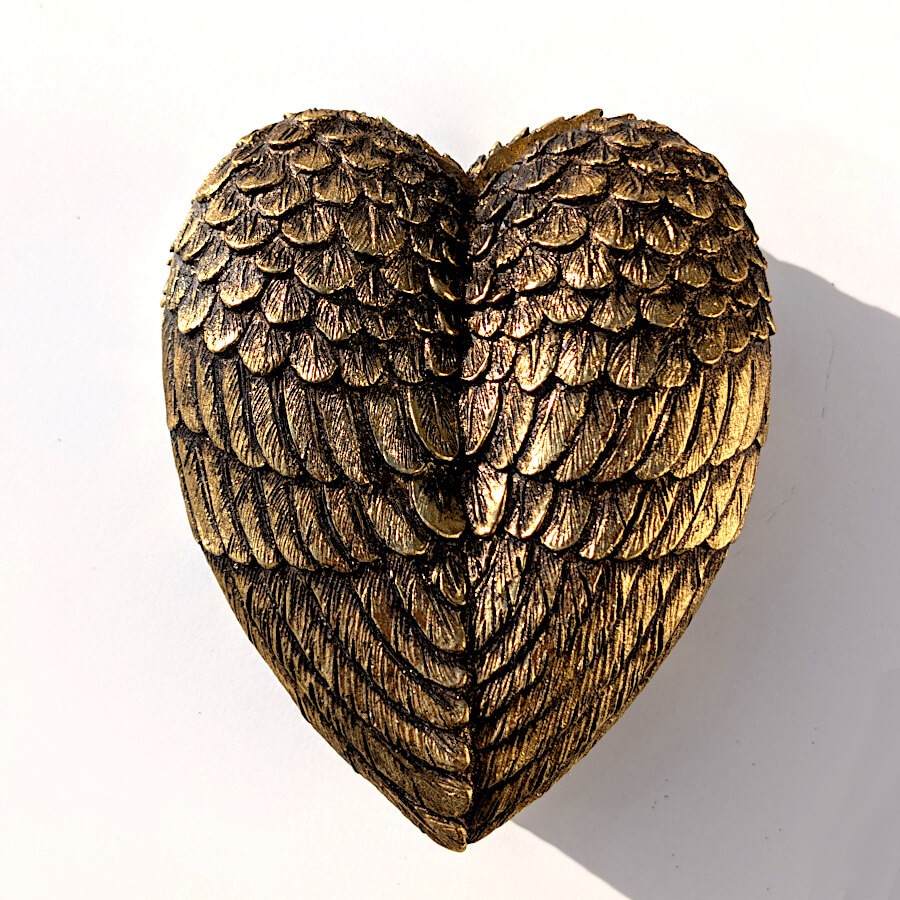 Boîte Cœur Ailé en résine Doré antique | Deco-Delight.com
