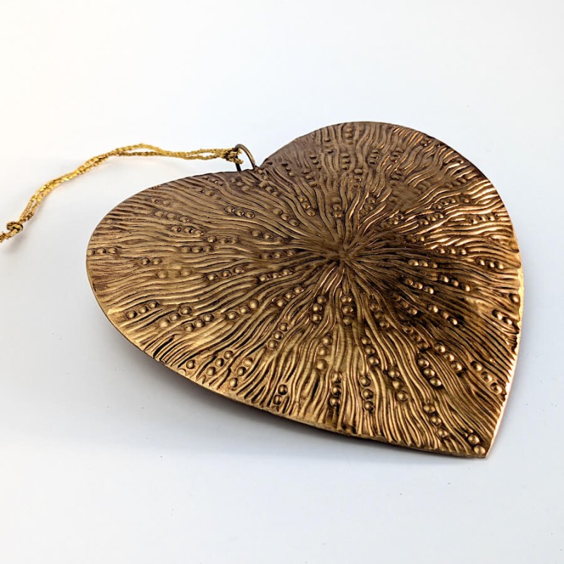 Grande suspension Cœur de Noël en métal doré H15cm | Deco-Delight.com