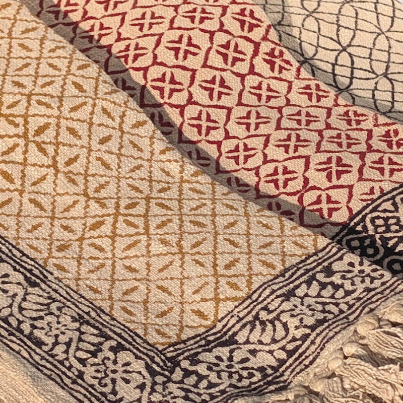 Plaid ethnique sable & liseré noir 130×160 cm | Deco-Delight.com