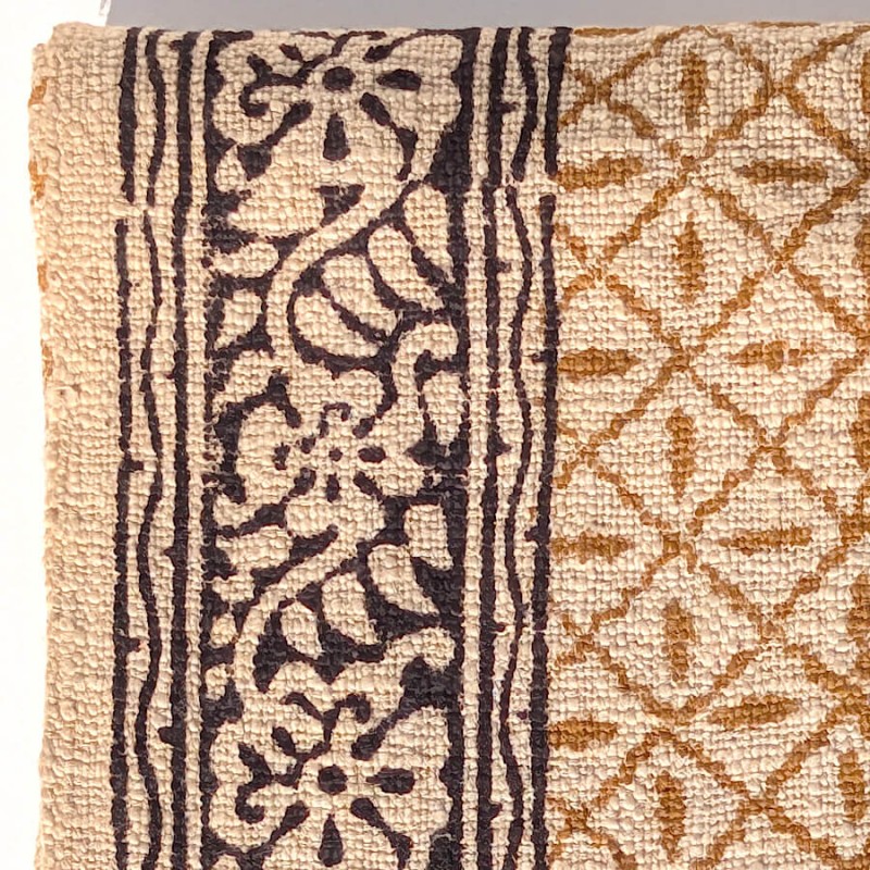 Plaid batik sable & liseré noir 130×160 cm | Deco-Delight.com