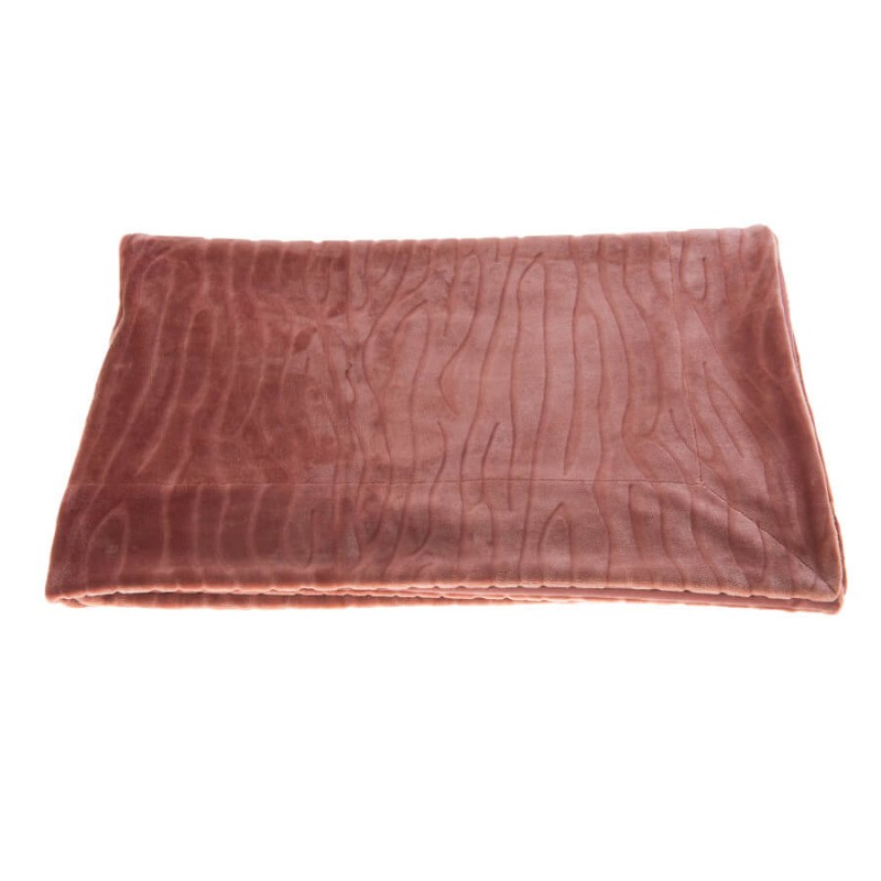 Texture douce et moelleuse du plaid en polyester coloris rose vintage.