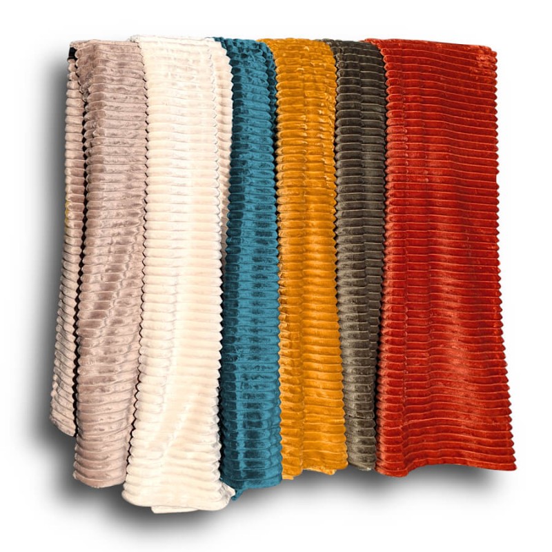 Sélection de plaids à côtes disponibles en 6 teintes chaleureuses et naturelles.