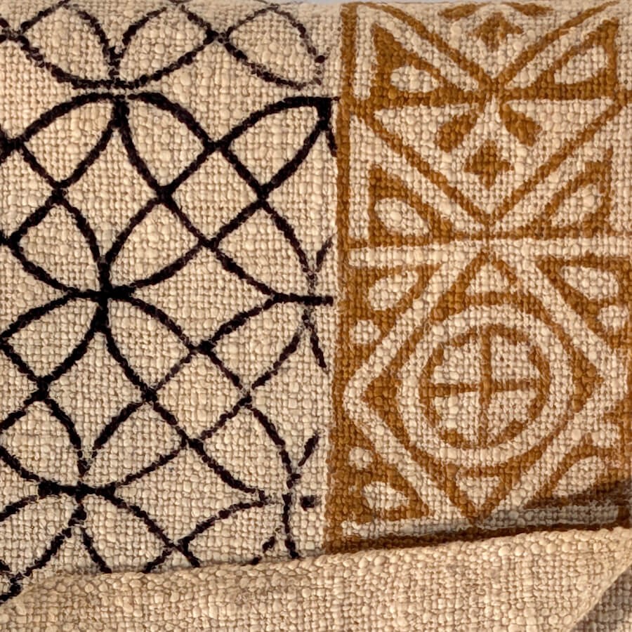 Plaid ethnique noir & liseré moutarde 130×160 cm | Deco-Delight.com