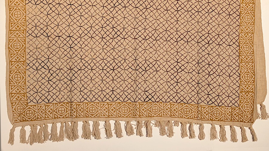 Plaid ethnique noir & liseré moutarde 130×160 cm | Deco-Delight.com