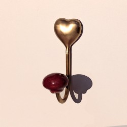 Crochet Cœur en laiton doré & céramique rouge H9 cm | Deco-Delight.com