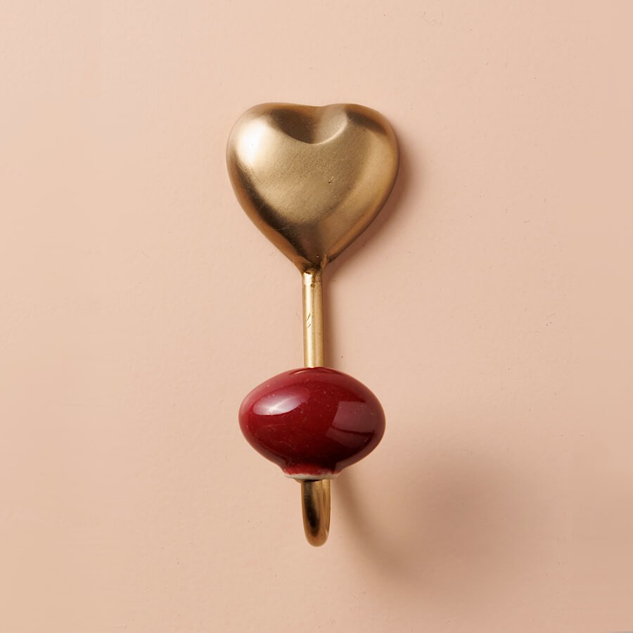 Crochet Cœur en laiton doré & céramique rouge H9 cm | Deco-Delight.com