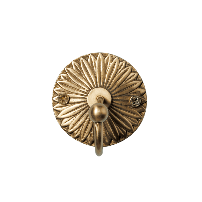 Crochet mural Marguerite en laiton patiné D7 cm | Deco-Delight.com