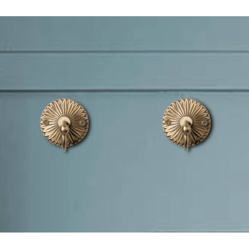 Crochet mural Marguerite en laiton patiné D7 cm | Deco-Delight.com