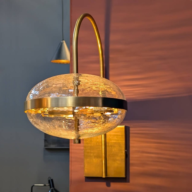 Applique Murale Globe Laiton Brossé & Verre Texturé | Deco-Delight.com