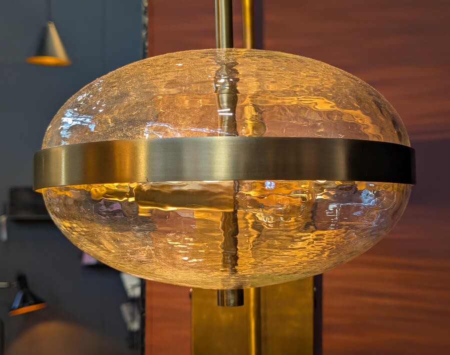 Applique Murale Globe Laiton Brossé & Verre Texturé | Deco-Delight.com