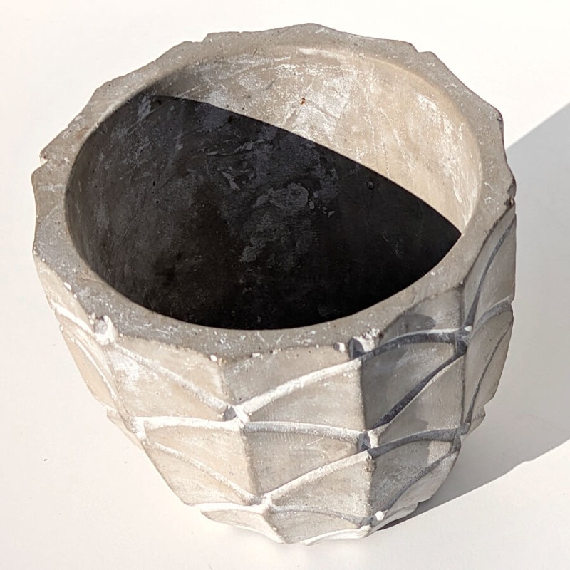 Cache-pot ciment motifs ananas H10.5  | Deco-Delight.com