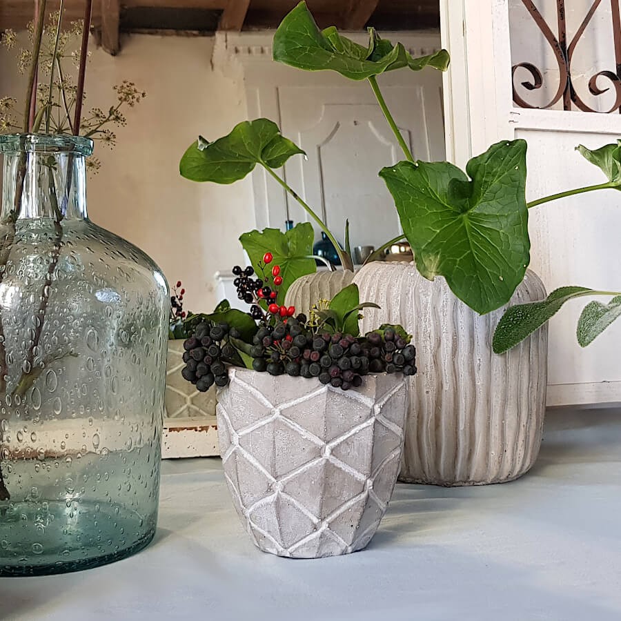 Cache-pot ciment motifs ananas H10.5  | Deco-Delight.com