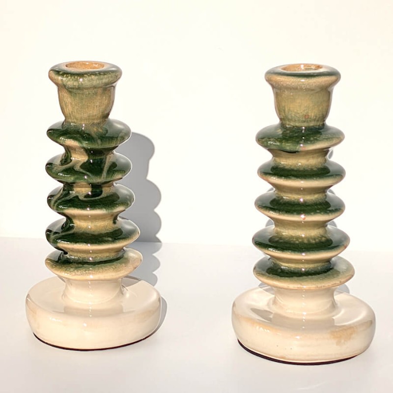 Duo de bougeoirs en céramique vert et crème forme disques