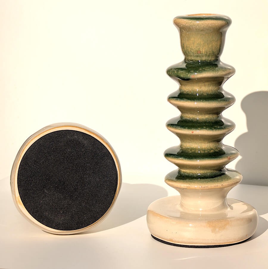 Bougeoir céramique vert et crème avec socle antidérapant noir