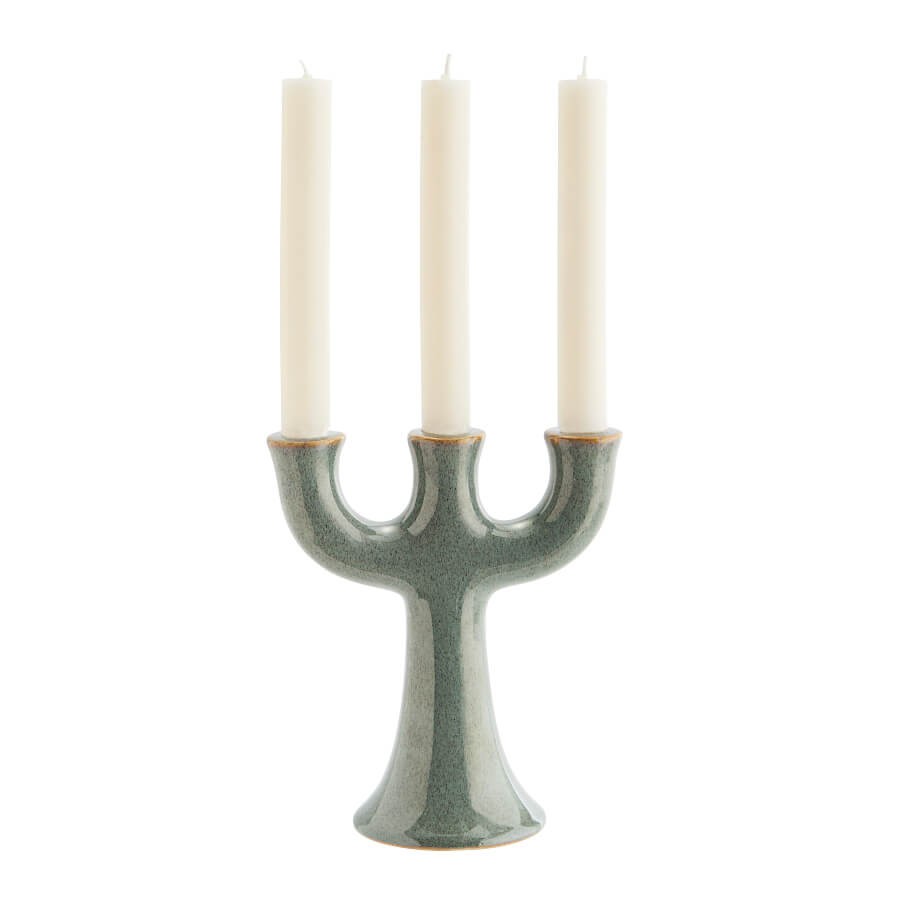 Chandelier à trois branches avec bougies blanches, idéal pour bougies chandelles.