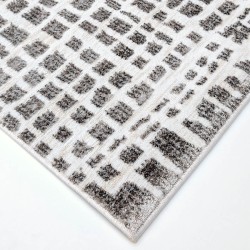 Détail du relief sophistiqué et des lignes texturées, faisant penser aux rues d'une mégalopole de nuit, vue du ciel.