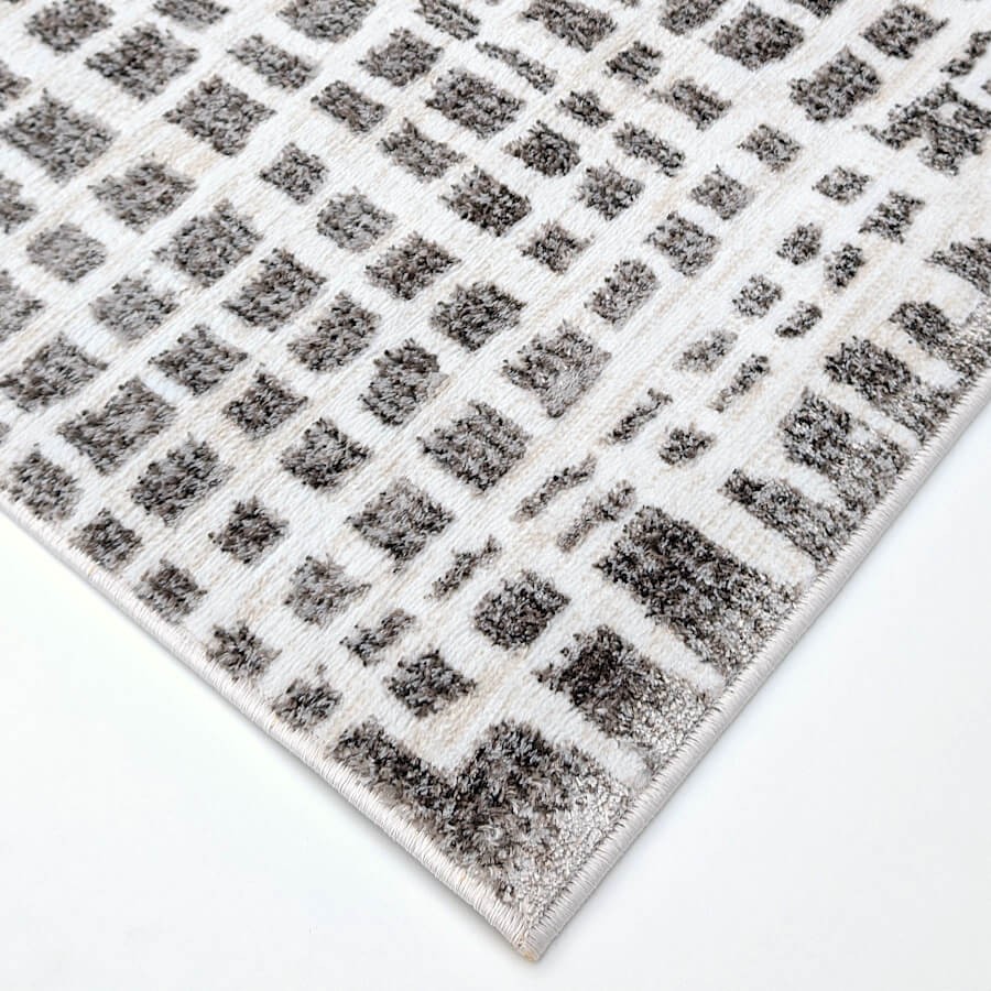 Détail du relief sophistiqué et des lignes texturées, faisant penser aux rues d'une mégalopole de nuit, vue du ciel.