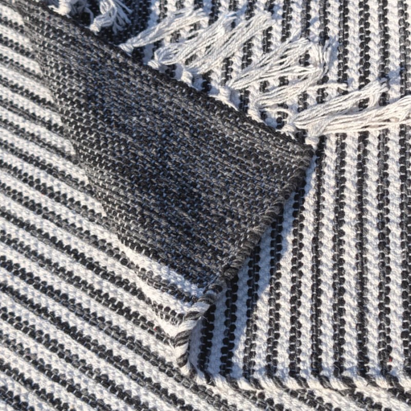 Détail du tissage en coton et contraste des rayures noires.