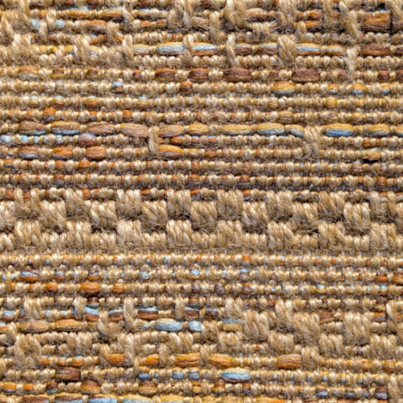 Détail du tissage plat chiné avec touches orangées et bleues.