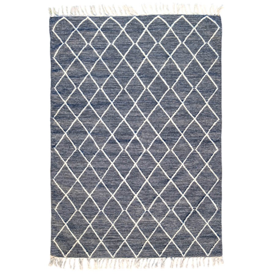 Tapis gris foncé 120x170 cm en coton à motifs losanges écrus en laine épaisse.