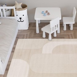 Tapis beige doux créant une ambiance sereine dans une chambre de jeu.